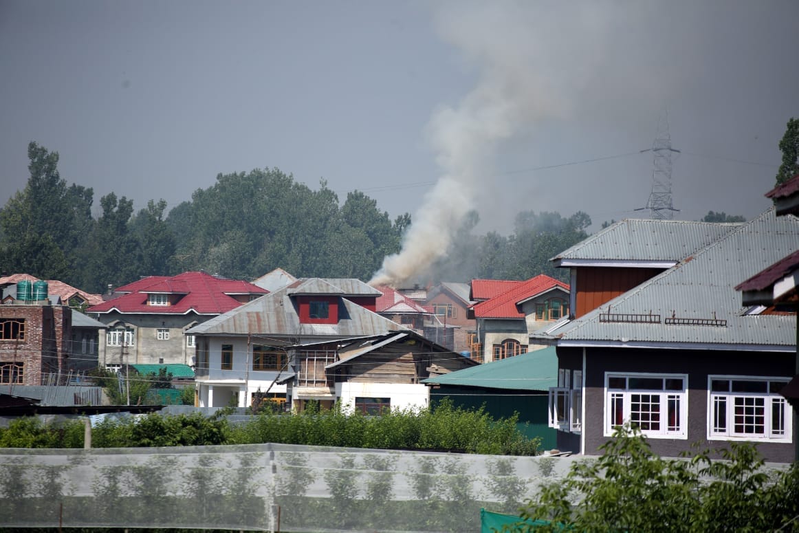 LeT commander among 2 terrorists killed in Pulwama encounter