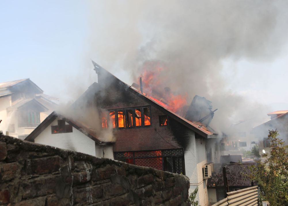 Fire mishap in Kursu Rajbagh: A residential house in Srinagar was damaged on Monday. However, there were no reports of injury.