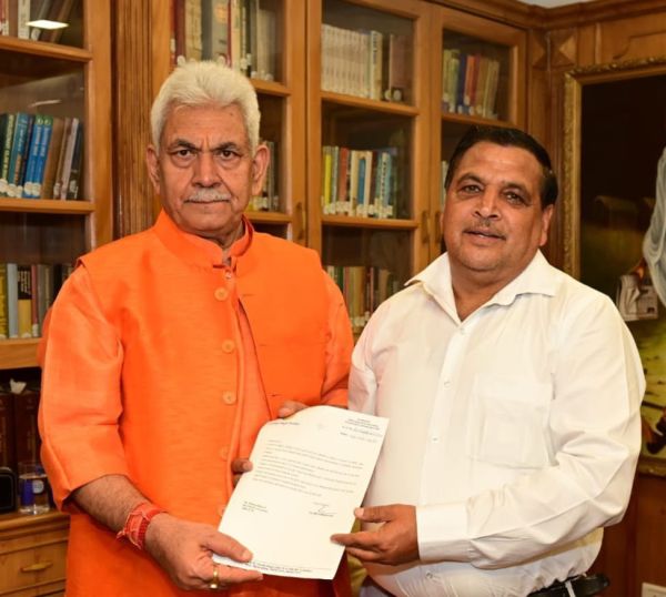 Former Legislator from Bhaderwah, delegation call on LG