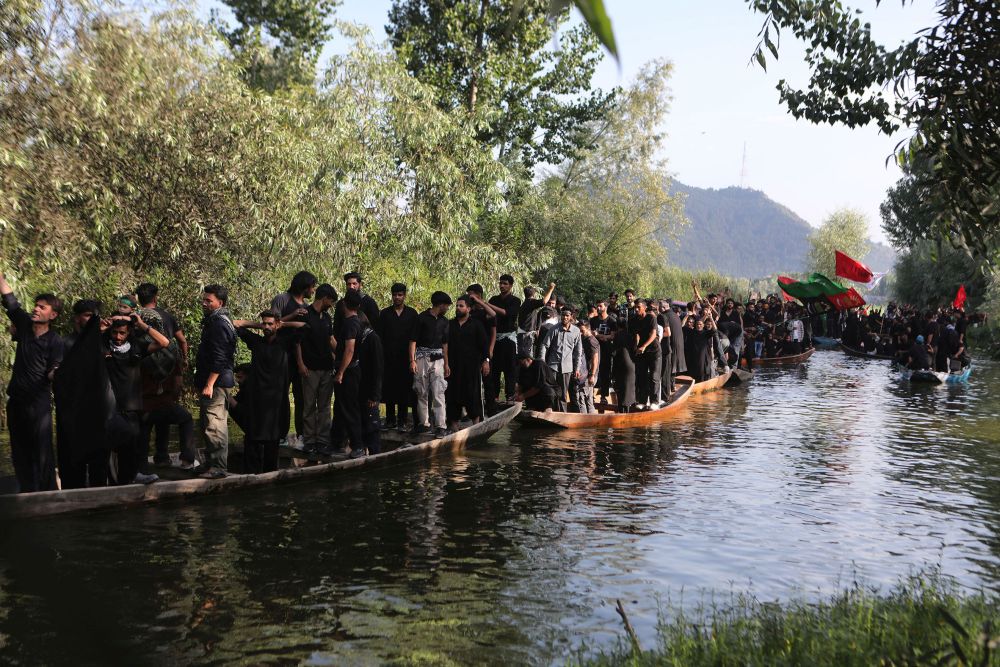 Shia mourners take out a procession in the interiors of Dal Lake on 9th of Muharram