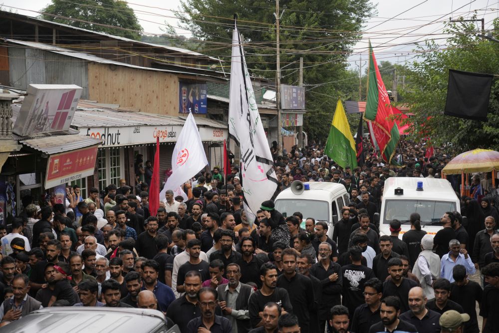 On 7th of Muharram, Shia mourners take out a procession in the outskirts of Srinagar