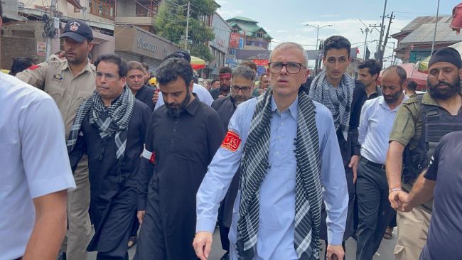 Ashura observance: Omar Abdullah visits refreshment camp at Aalam Gari Bazaar