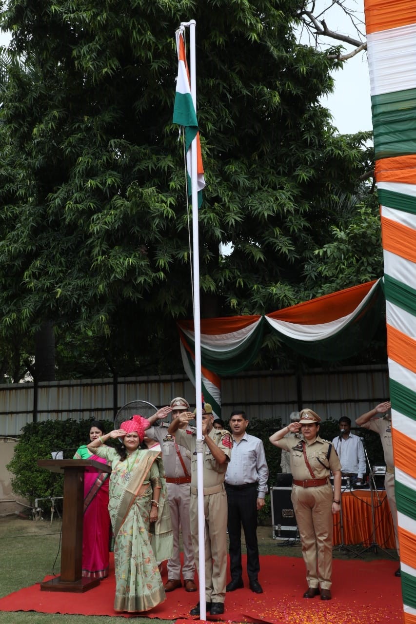 Dr Rashmi hoists National Flag at JK House New Delhi