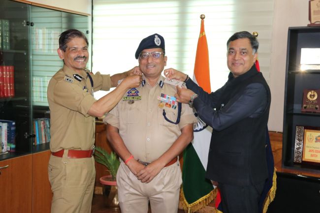 DGP decorates Dr Sunil Gupta with IGP Rank