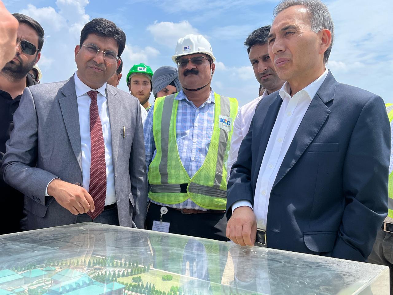 Justice Tashi visits site of new HC Complex at Rakh-i-Gund Aksha, Bemina