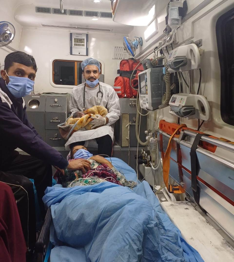 Woman delivers baby girl in Government 108 Ambulance