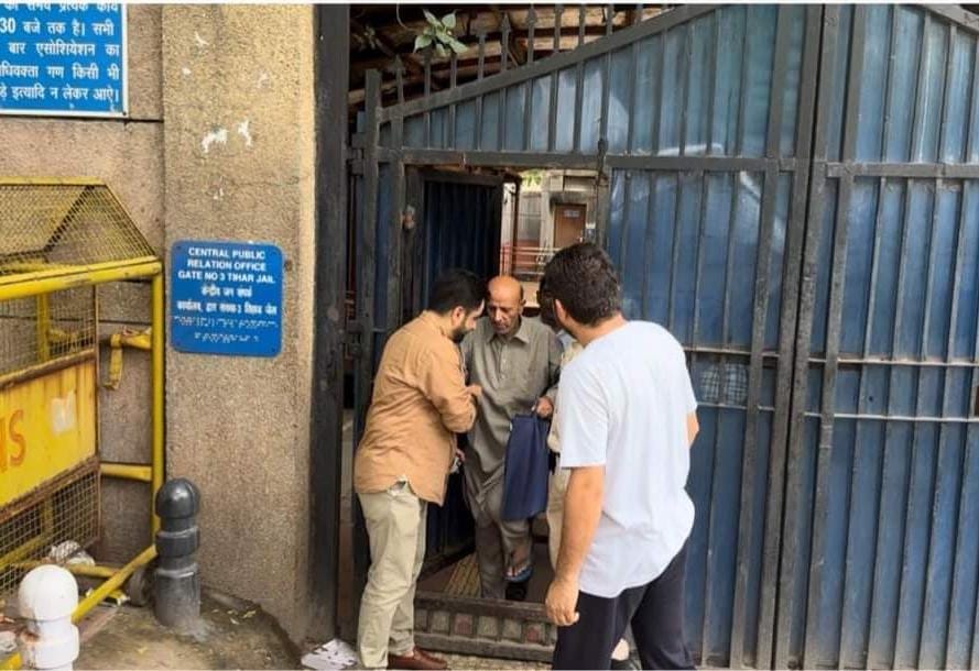 Lok Sabha MP Engineer Rashid walks out of Tihar jail on interim bail