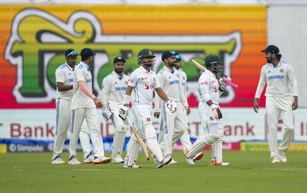 India push for victory with T20-style batting