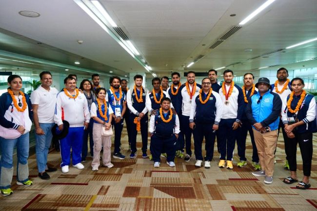 Paralympic champs return to hero’s welcome