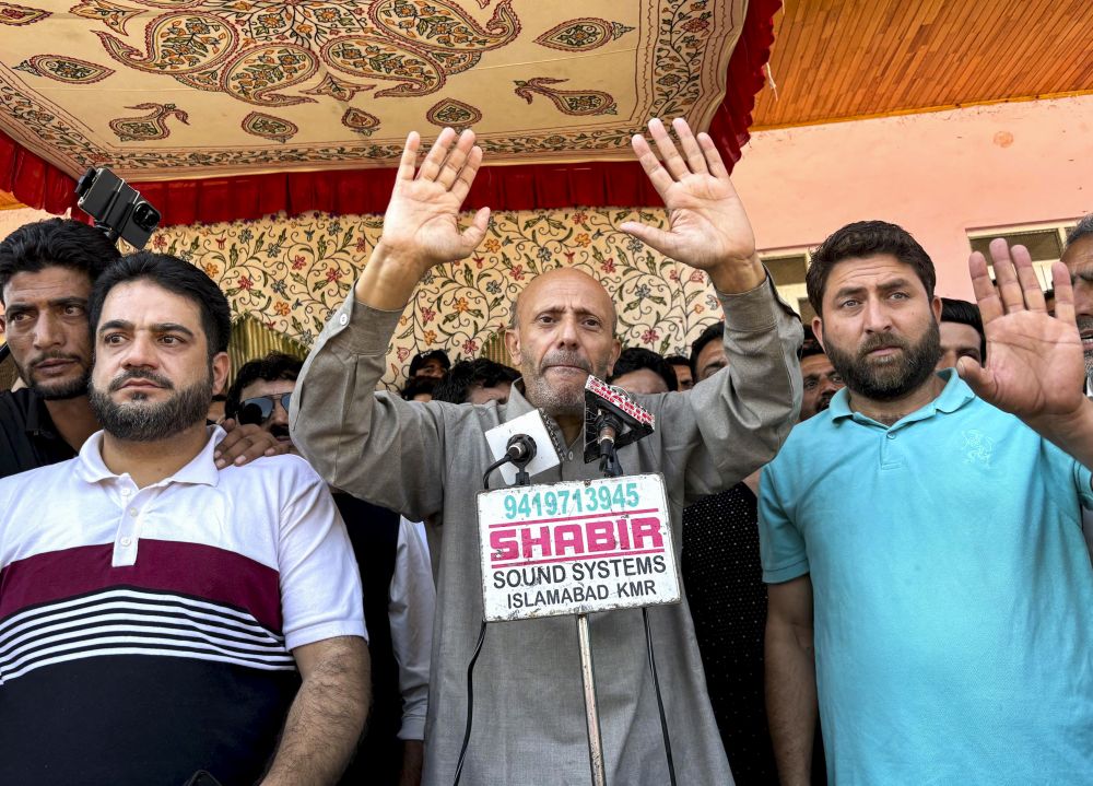 Rashid joins hands with Jamaat members for assembly polls