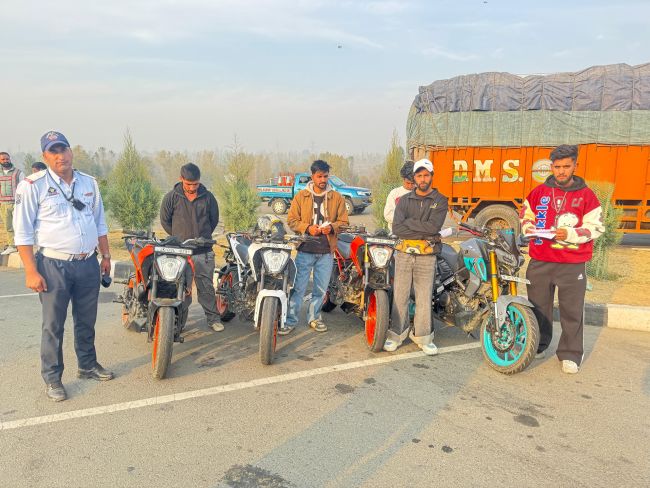Traffic Police cracks down on helmetless, reckless motorcyclists in Kulgam