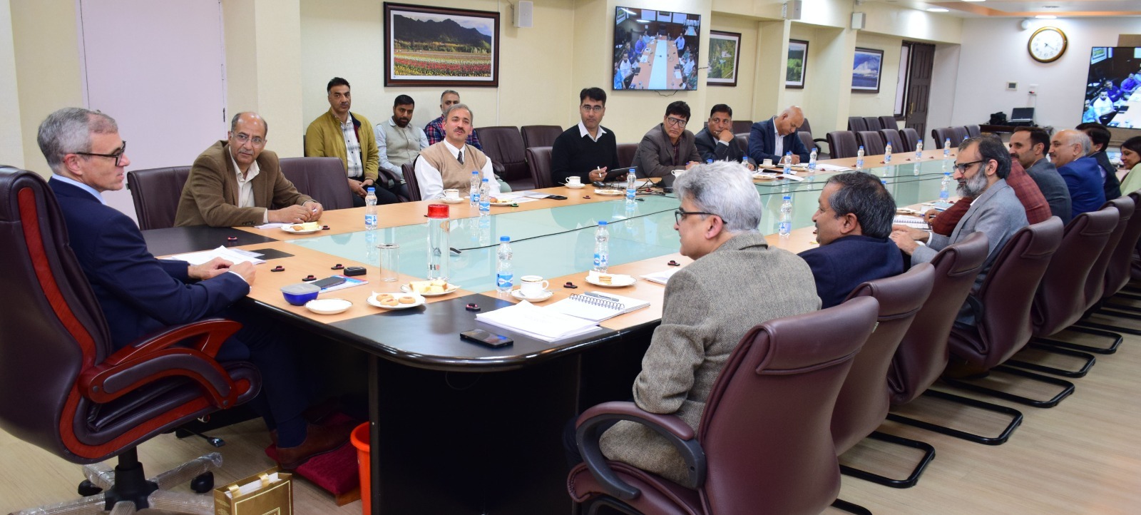 CM warns officers against exploiting loopholes in ‘current governance system’