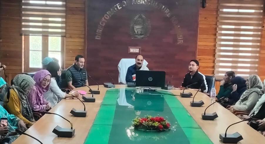 Director Agriculture holds interaction with a group of Mushroom farmers from Kargil