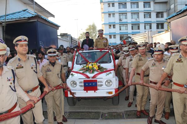 J&K Police bids warm farewell to R.R. Swain