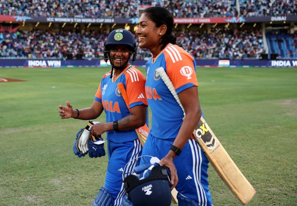 Indian women barely scrape through against Pakistan to keep semi-final hopes alive