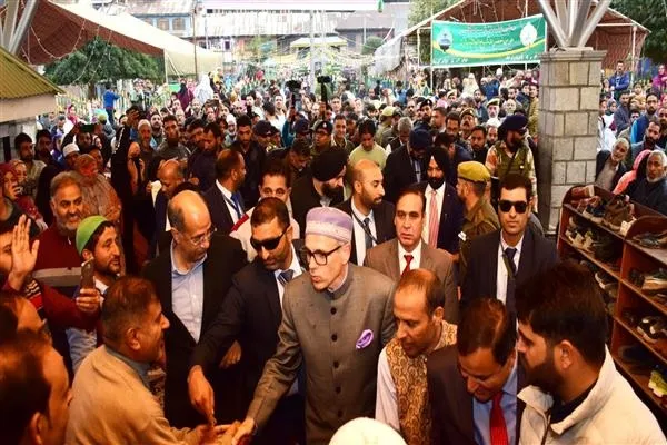 CM pays obeisance at Charar-i-Sharief on annual Urs