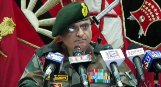 GoC visits forward areas in Rajouri, reviews operational preparedness