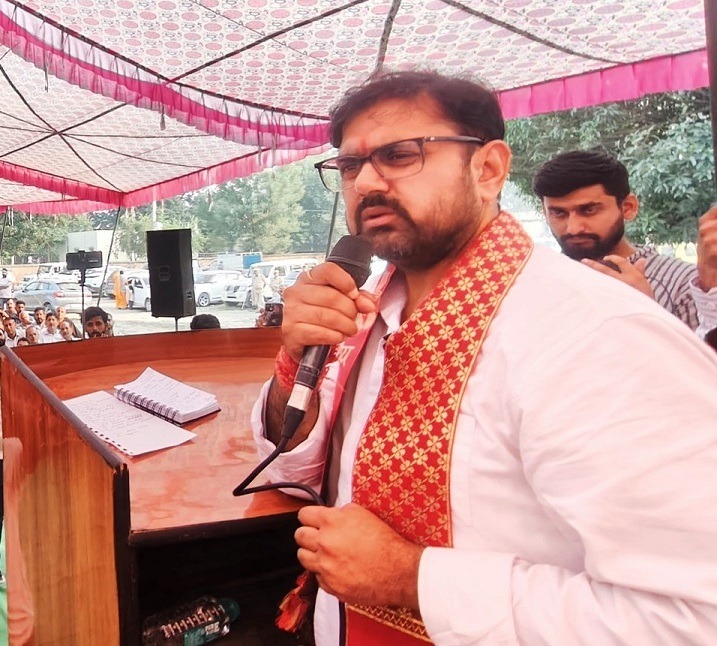 Satish Sharma lays foundation for blacktopping of Budhwal-Girgrial road