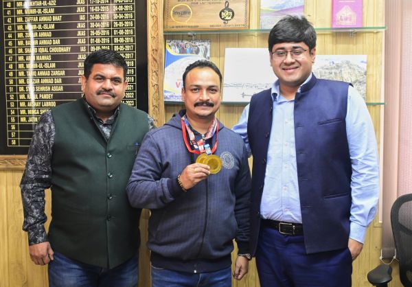 Jatin Kishore congratulates Gold medalist Gagan Singh Jamwal
