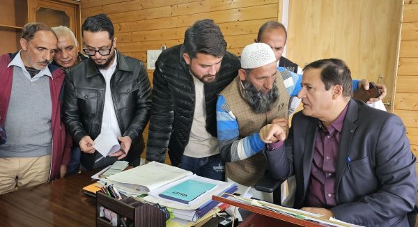 Javid Dar meets public representatives, various deputations