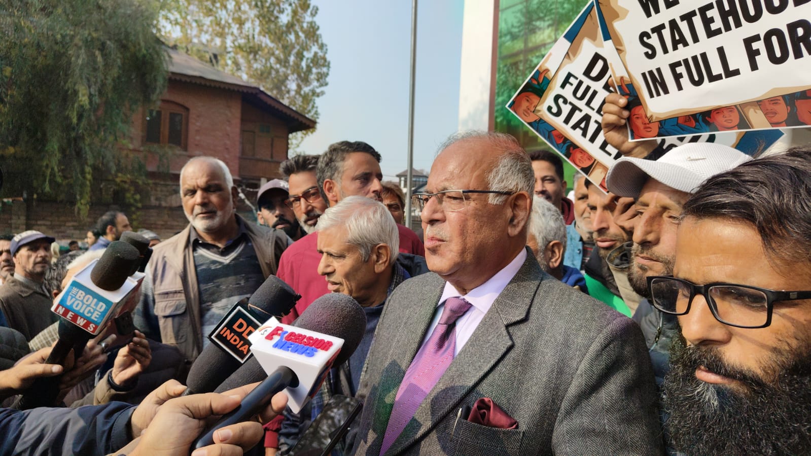 JKPCC protests to press demand for restoration of statehood