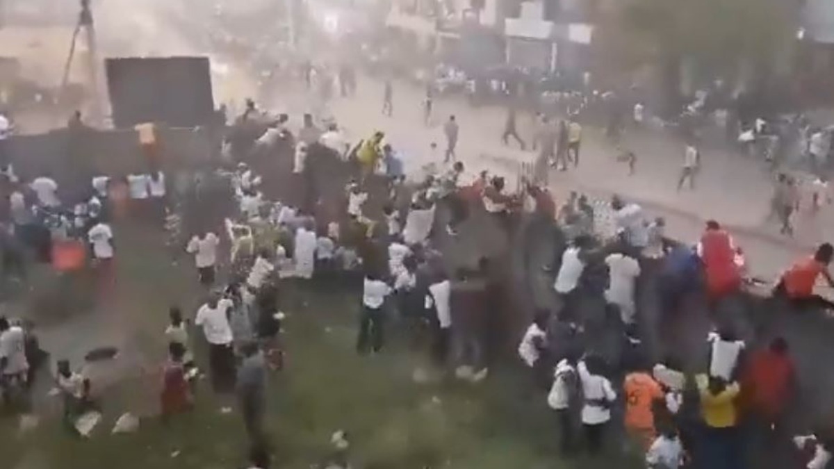 56 people killed in stampede following clashes at a Guinea soccer match, authorities say