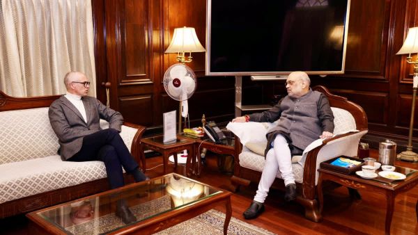 CM meets with Amit Shah, discusses statehood restoration among other issues