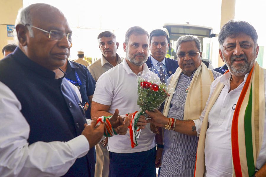 CWC meeting: Cong begins deliberations on 2025 roadmap, vows to protect Gandhi’s legacy