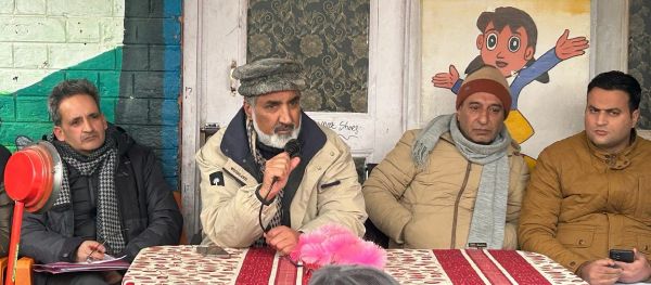 MLA Shopian holds public darbar at Peerpora