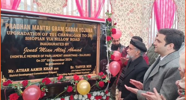 MP Mian Altaf presides over function to celebrate PMGSY Foundation Day in Kulgam