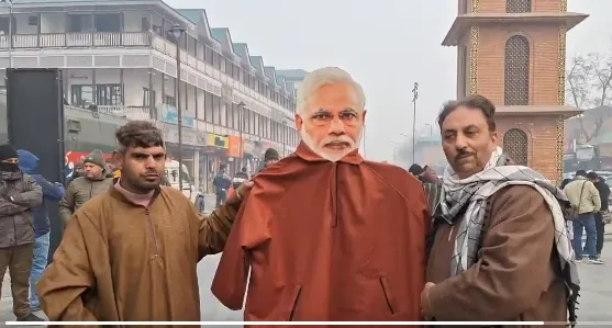 PM’s life-size cut-out adorned with ‘pheran’ in Srinagar
