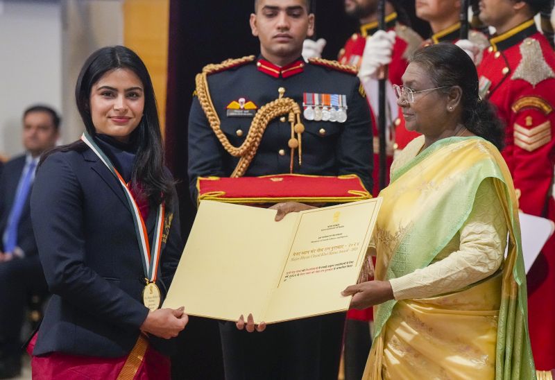 Para-athletes take centre-stage as President gives away National Sports Awards