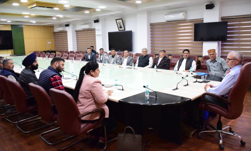 Deputations meet CM Omar Abdullah, highlight public issues