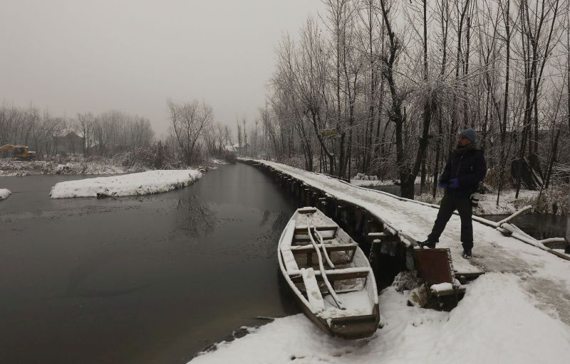 Fresh snowfall pushes up night temperatures across Kashmir