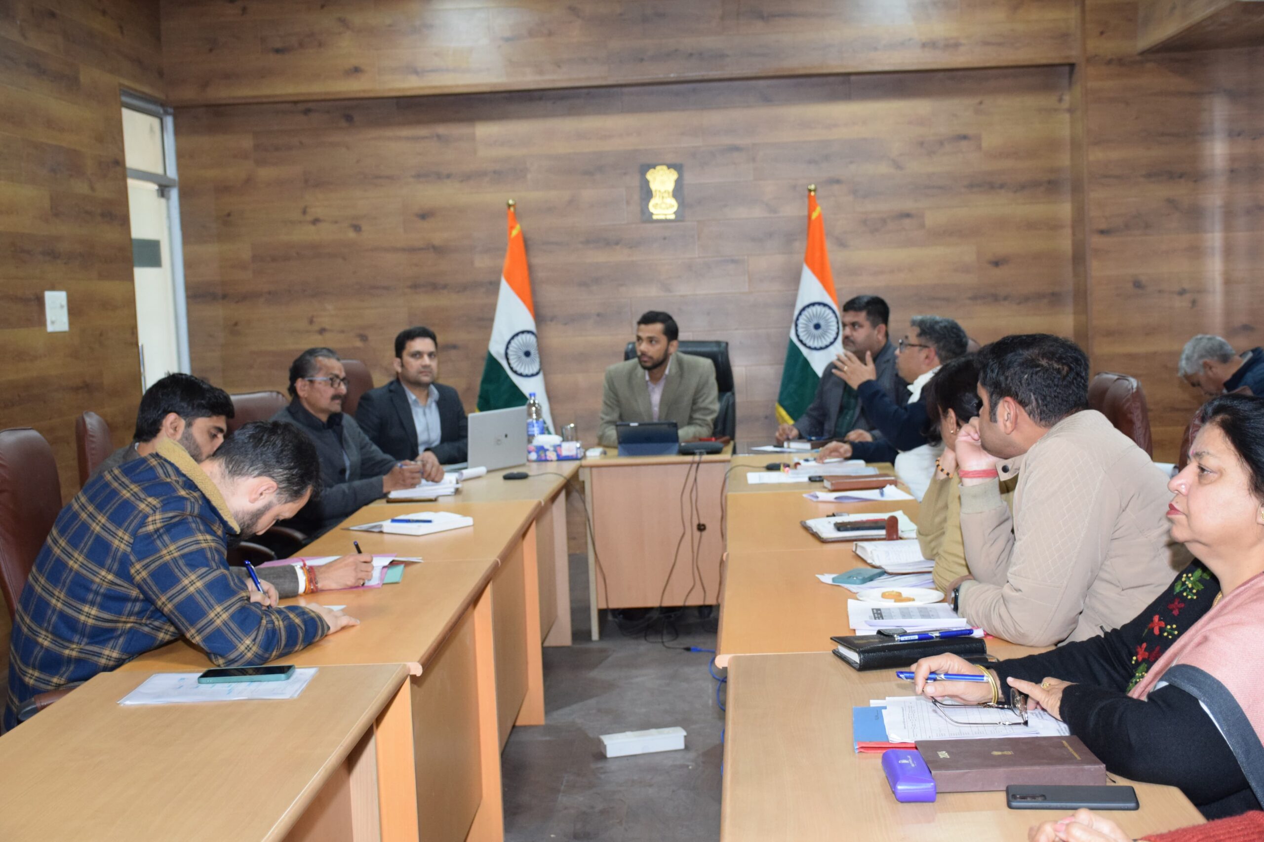 Dir Information reviews performance, functioning of department