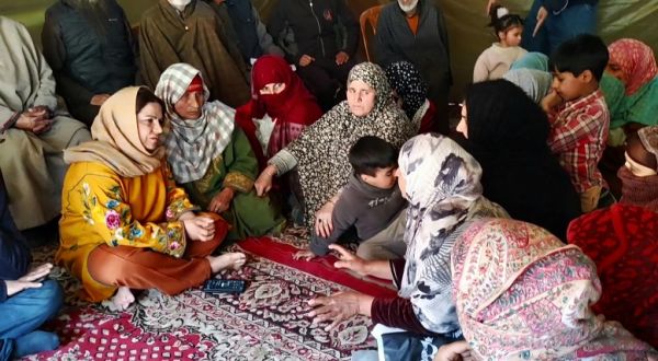 Chairperson DDC Baramulla visits fire-affected families