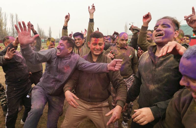    BSF, Army personnel celebrate Holi along Indo-Pak border in Jammu