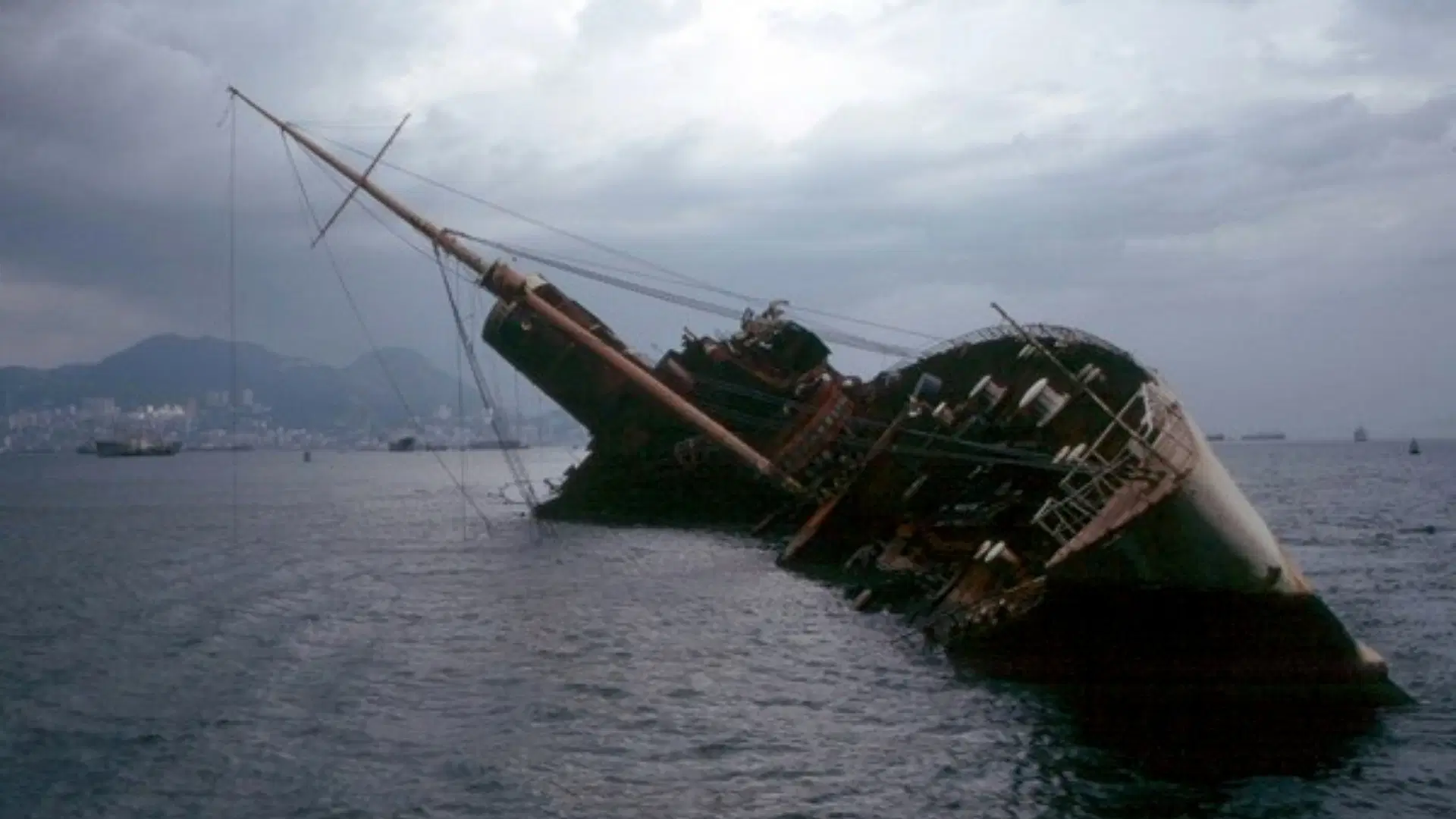 Migrant boats capsize off Yemen, Djibouti, leaving at least 2 dead, 186 missing