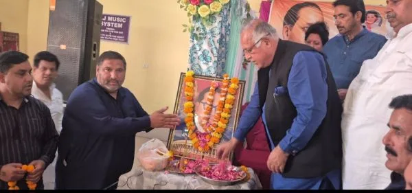 Modi govt weakening Constitution every day: Karra