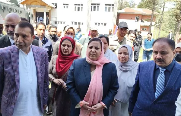 Sakeena Itoo inaugurates Dialysis Centre at SDH Tangmarg, lays foundation stone for 20-bedded ward, new PHC