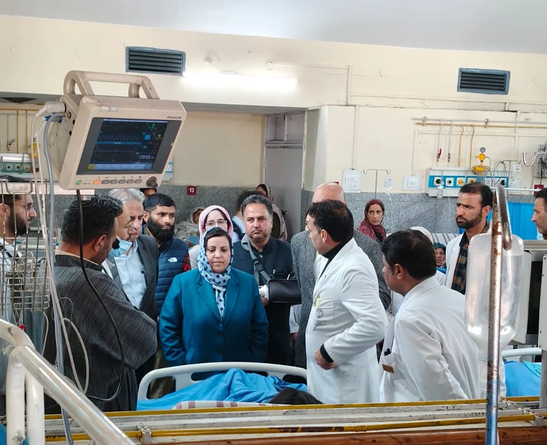 Sakeena Itoo visits SKIMS, SMHS Hospital in Srinagar