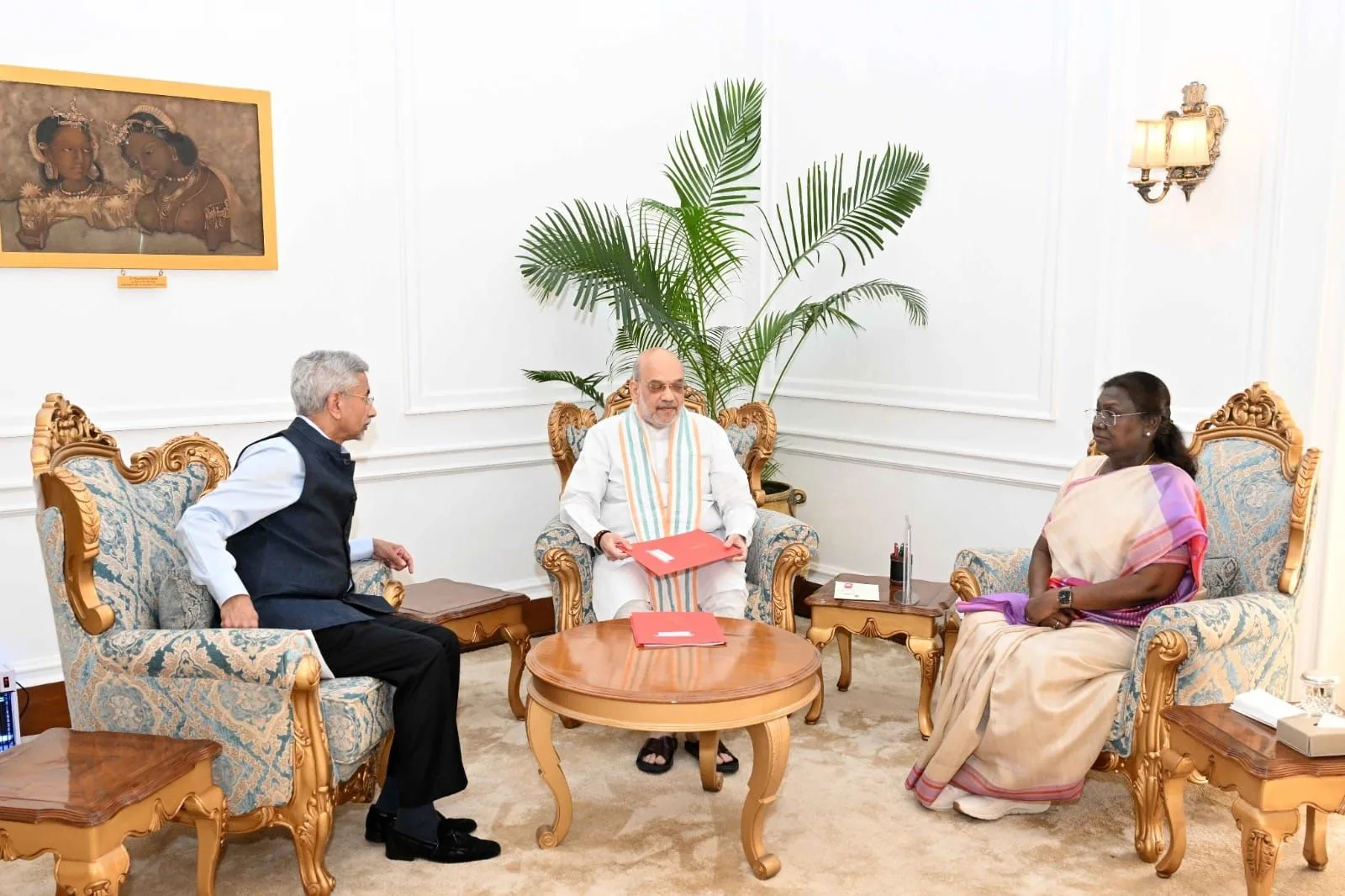 Home Minister Amit Shah, EAM S Jaishankar meet President Murmu