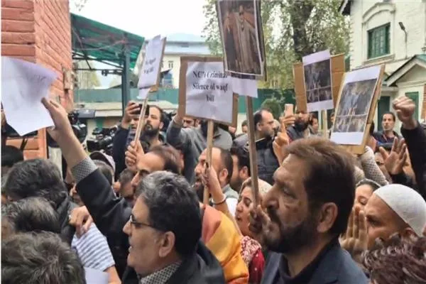 Cops prevent PDP march against passage of Waqf (Amendment) Act