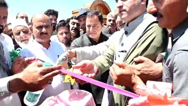 Javid Dar inaugurates macadamization work on Sopore Fruit Mandi