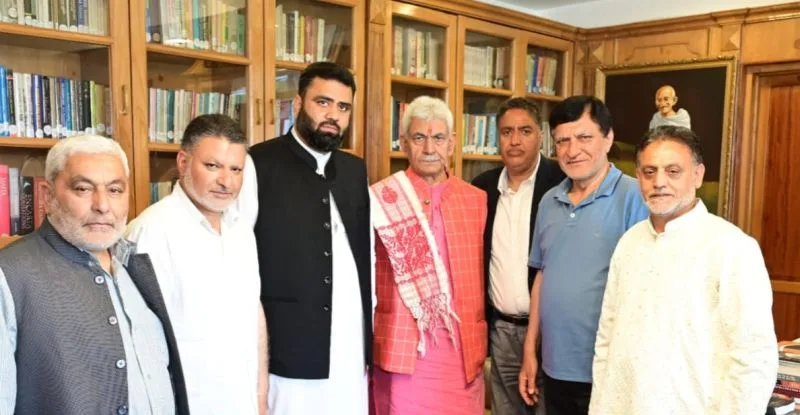 Delegation of Anjuman Sharie Shian J&K calls on LG