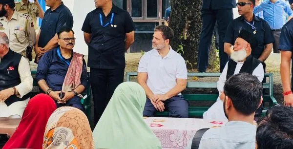 Rahul Gandhi, Javed Rana visit shelling-affected families in Poonch