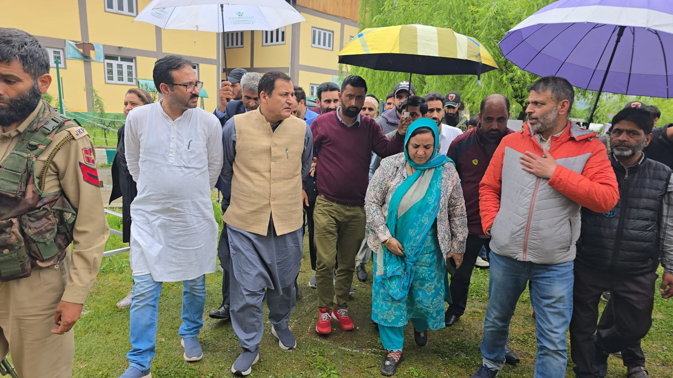 Cabinet Ministers visit Kupwara to assess well-being of shelling affected families