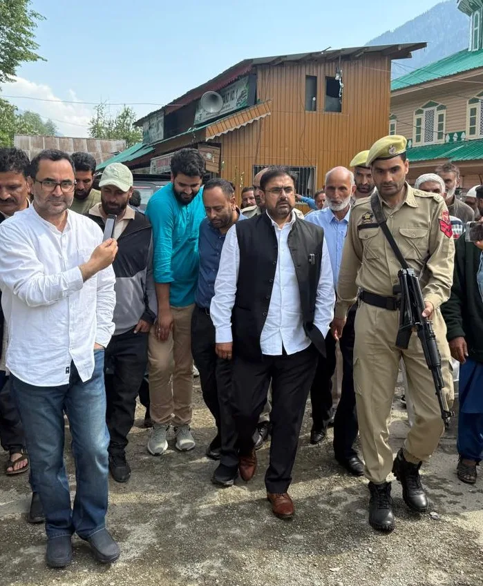 Satish Sharma visits Pahalgam, meets, tourists, taxi operators