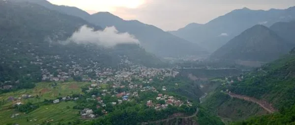 War Fears Return: Uri Border Villagers Pack Bags, Plead for Peace as India-Pakistan Tensions escalates