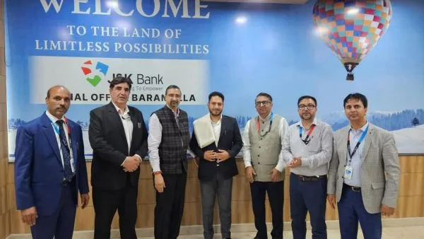 J&K Bank felicitates Baramulla entrepreneur for success under Mudra Scheme